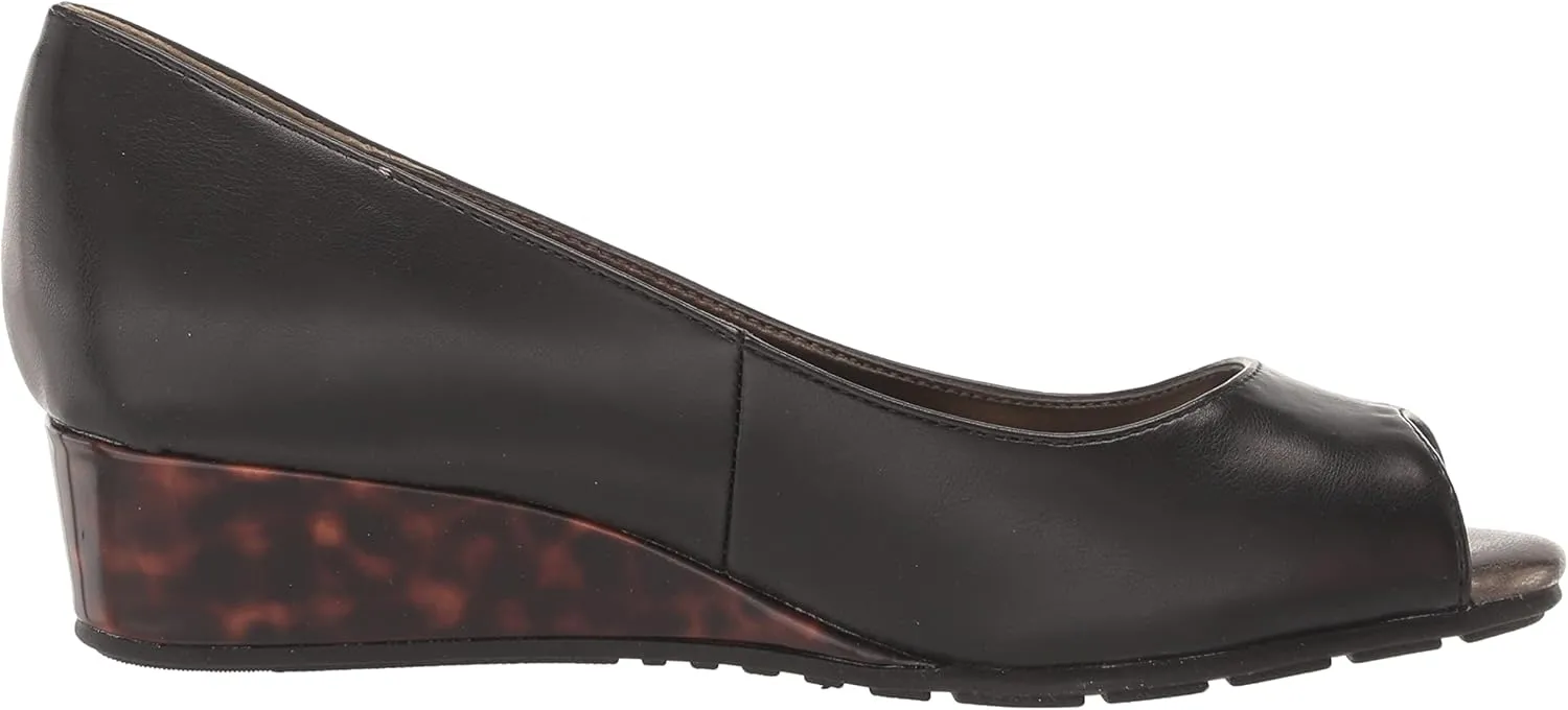 Bandolino Women's Candra Pump