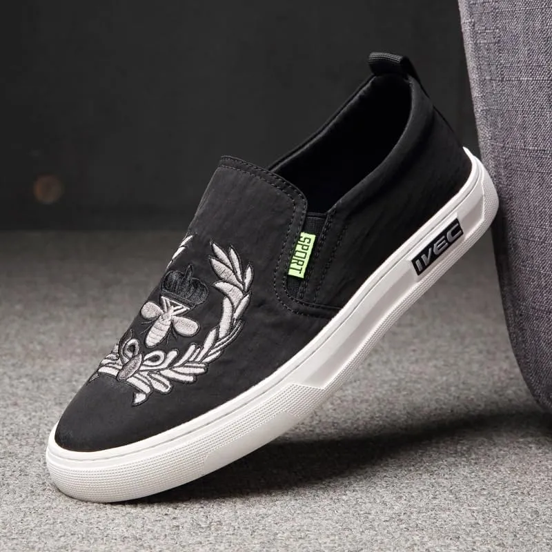 Eco-Friendly Men's Recycled Canvas Sneakers with Organic Cotton Lining and Natural Rubber Outsole for Urban Commute