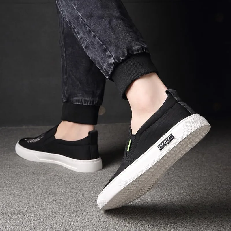 Eco-Friendly Men's Recycled Canvas Sneakers with Organic Cotton Lining and Natural Rubber Outsole for Urban Commute