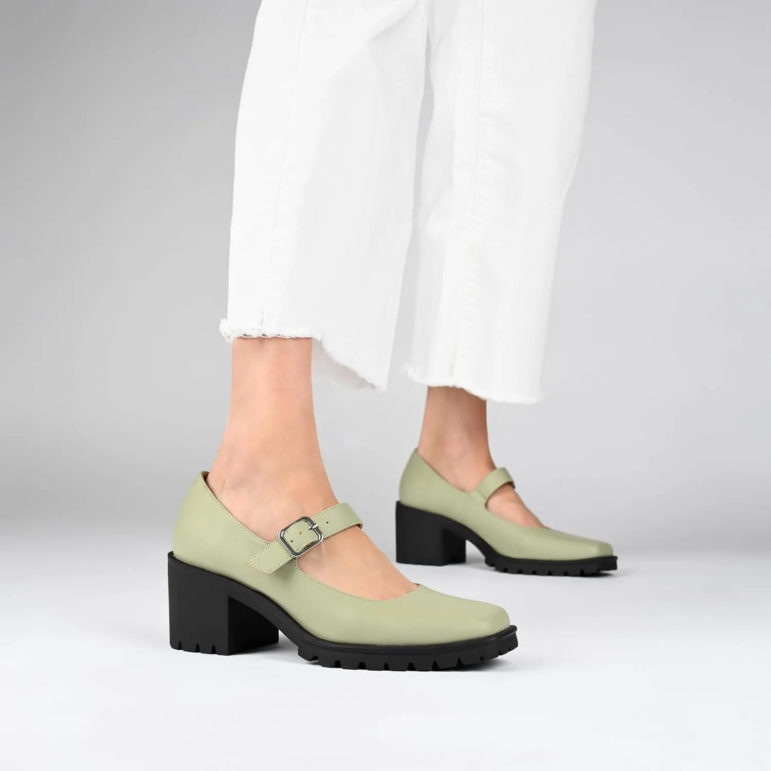 Journee Womens Gladys Tru Comfort Foam Treaded Outsole Mary Jane Pumps