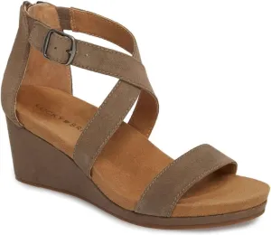 Lucky Brand Women's Kenadee Wedge Sandal