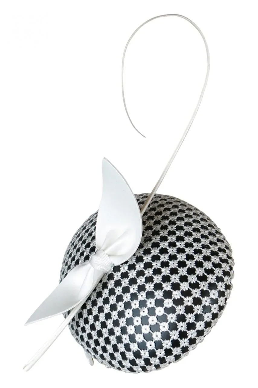 Morgan & Taylor Liv White & Black Beret with a White Stick