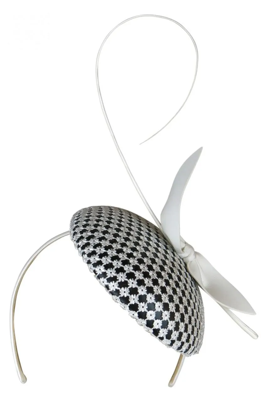 Morgan & Taylor Liv White & Black Beret with a White Stick