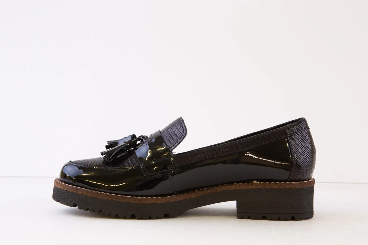 PITILLOS - 5377 LOW HEEL LOAFER WITH TASSEL - BLACK PATENT
